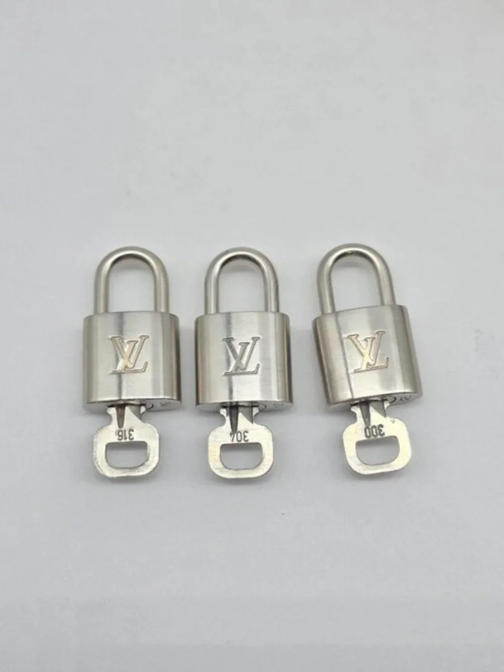 Authentic 1 Louis Vuitton Silver Padlock Lock & 1 Key LV Bag Luggage Accessory